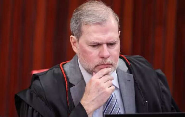 Vaza revolta de outros ministros com decisão de Toffoli contra Renan Santos