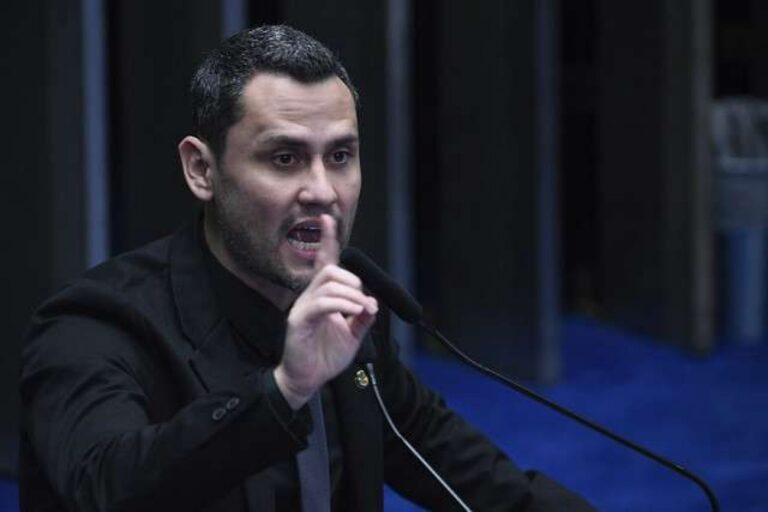 Minha prioridade é derrotar o projeto do PT e apresentar uma alternativa para Minas, afirma senador Cleitinho