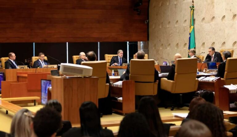Bomba atinge o STF em plena madrugada...
