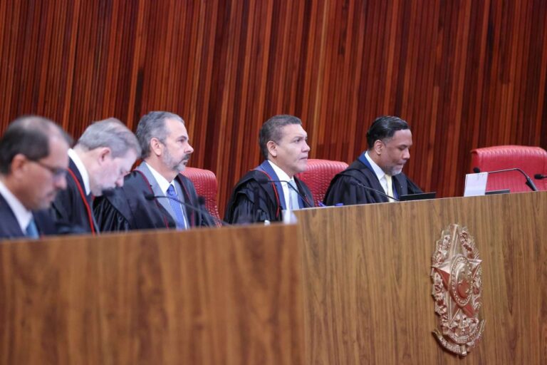 TSE dá 5 dias de prazo para a coligação de Lula