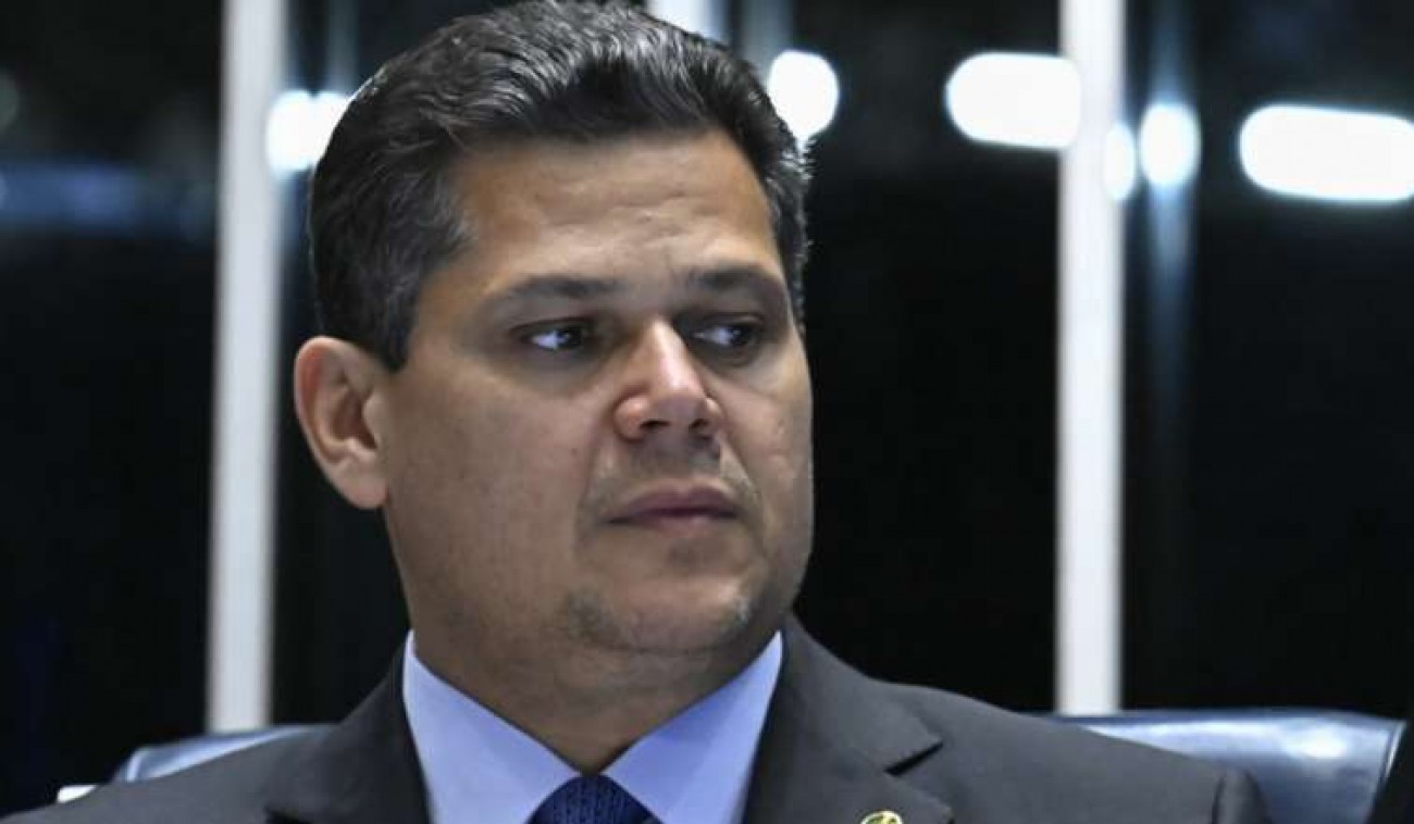 Senado ameaça parar, exige a renúncia de Moraes e fixa prazo para Alcolumbre que vence às 12 horas