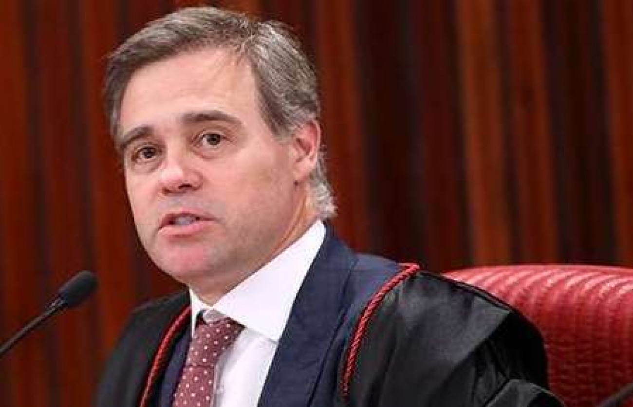 Artimanha plantada contra Mendonça não durou 24 horas