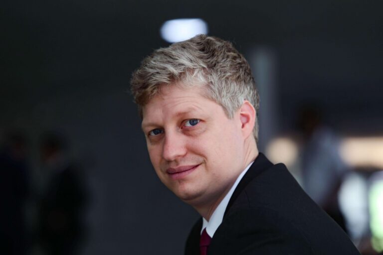 A mais recente pesquisa para o Senado no RS coloca Marcel isolado na liderança e uma surpresa na 2ª vaga