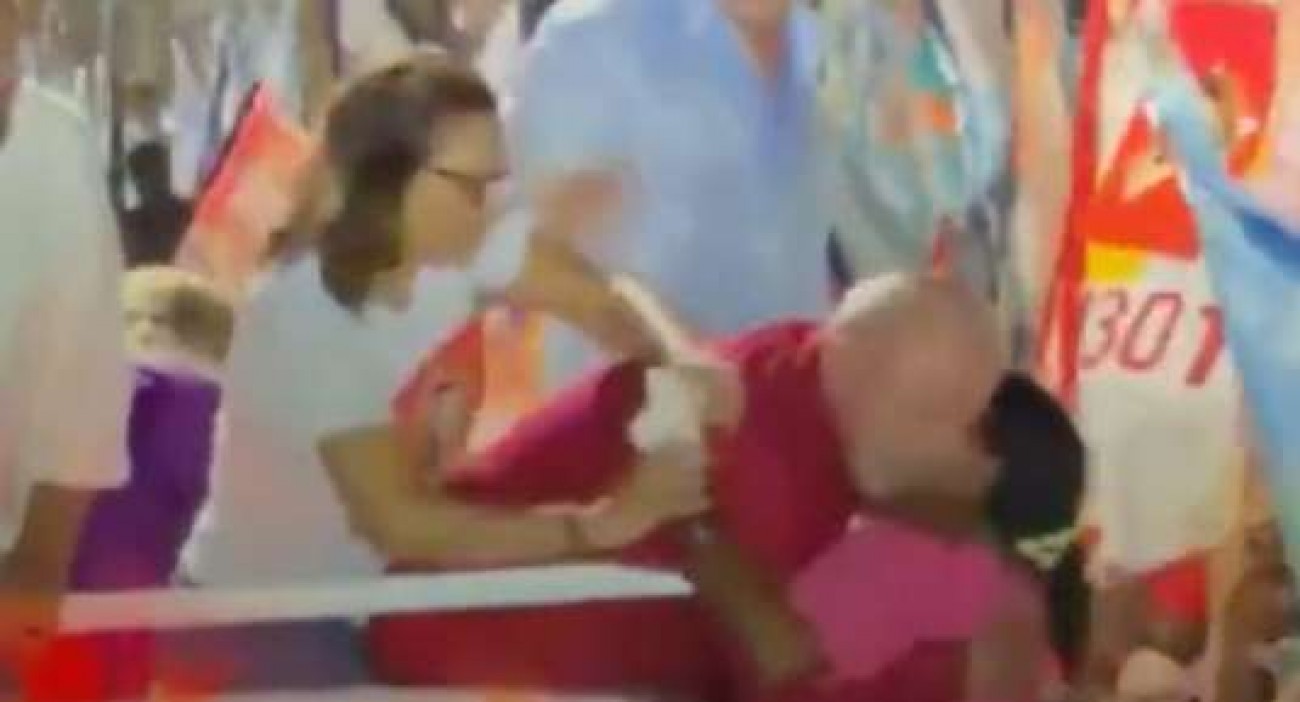 Apoiadora abraça Lula e Janja reage com agressividade (veja o vídeo)