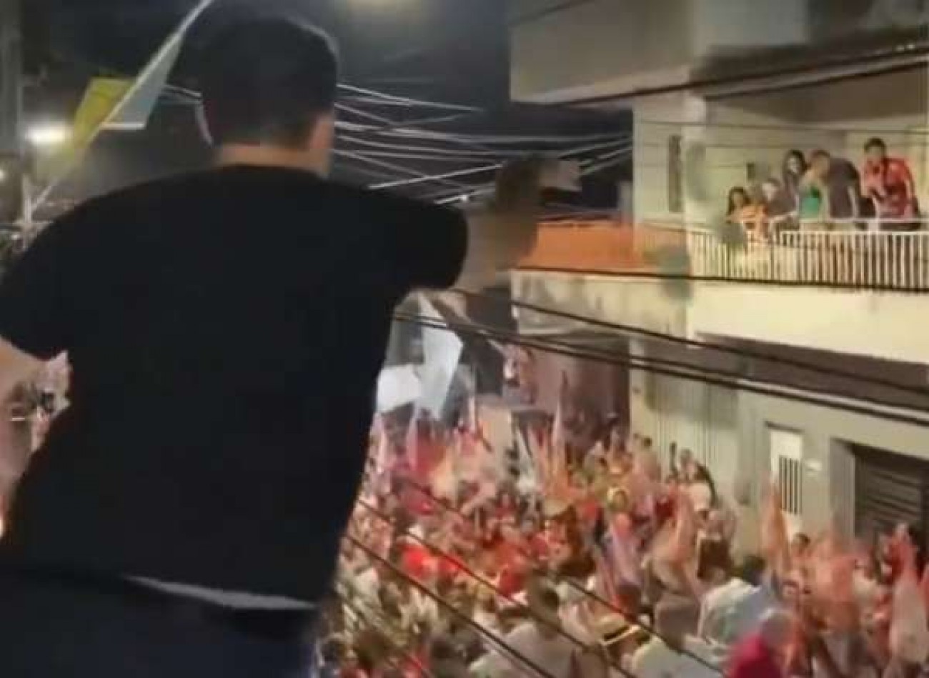 Em desfile, Lula toma grande surpresa dos céus (veja o vídeo)