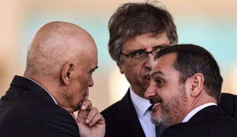 O uso de documento apócrifo por Moraes contra Mendonça e a fábrica de dossiês na PF