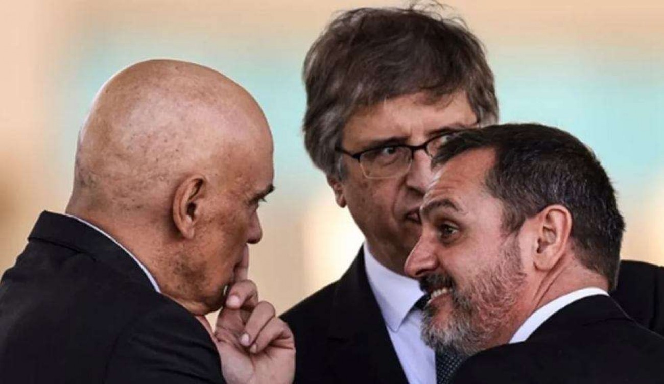 O uso de documento apócrifo por Moraes contra Mendonça e a fábrica de dossiês na PF