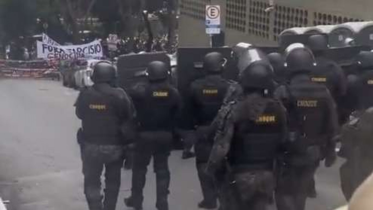 Esquerdistas tentam invadir manifestação patriota e polícia age rápido (veja o vídeo)