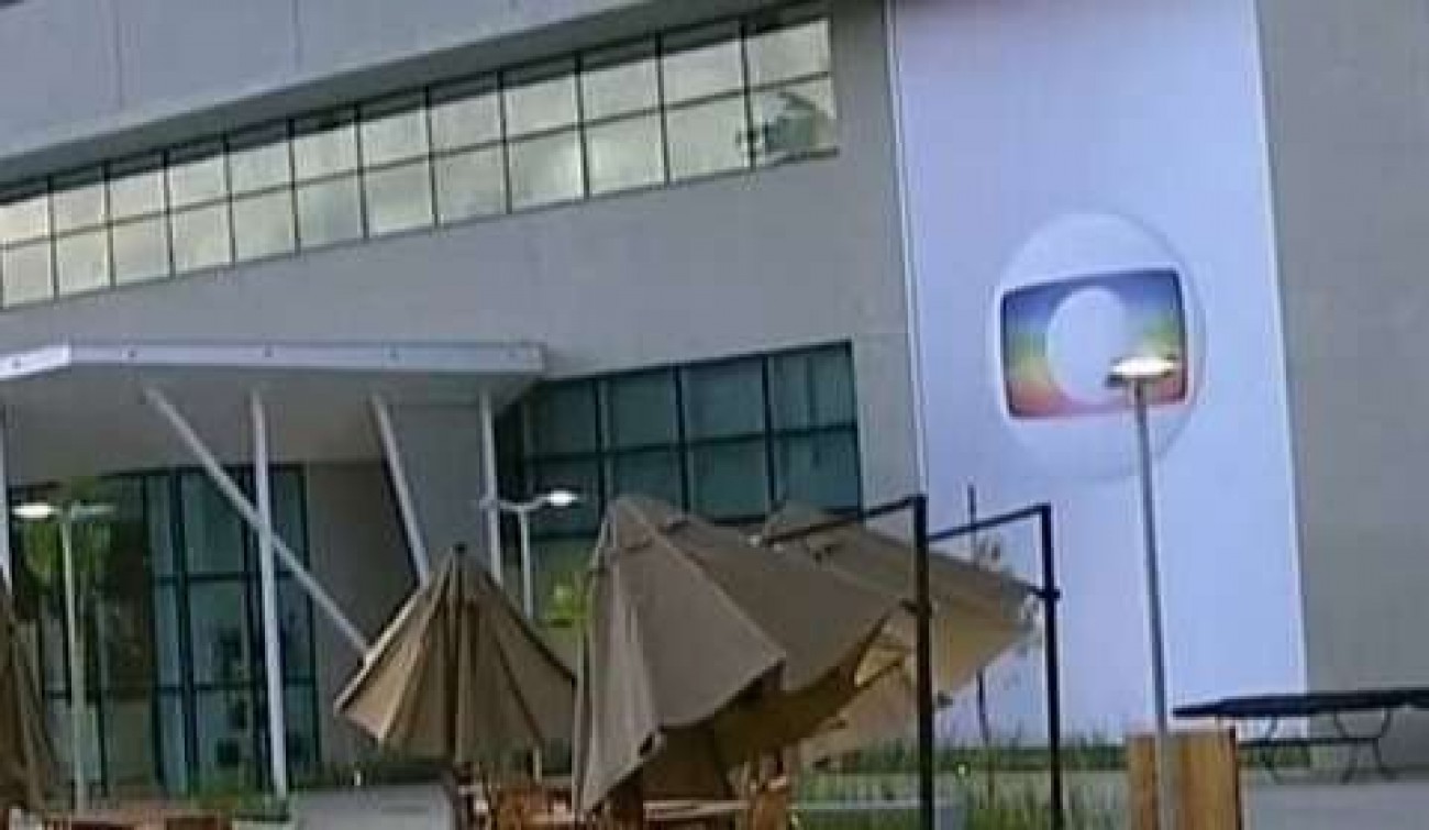 Conhecido ator da Globo sofre mal súbito dentro do carro e morre
