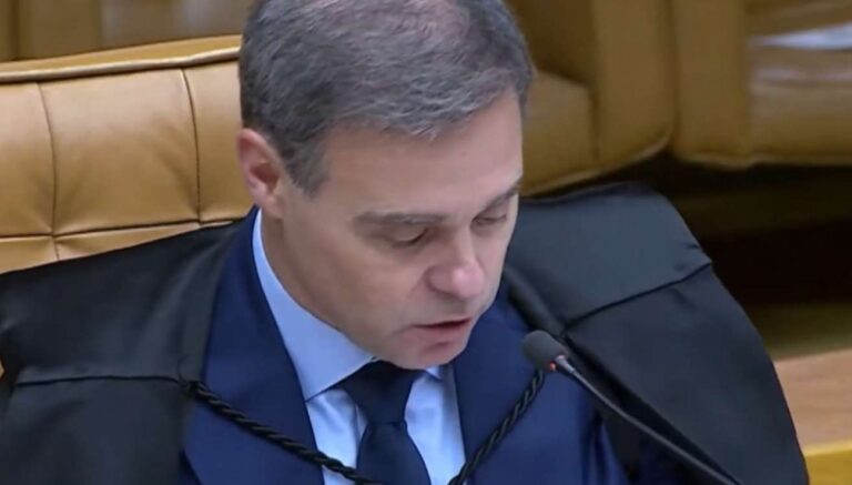 Em surto, esquerda prepara pedido de impeachment contra Mendonça