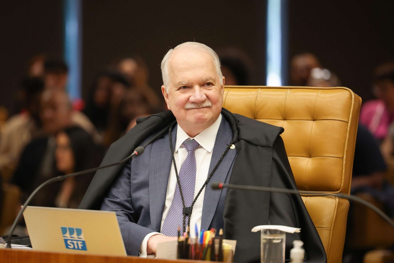 URGENTE: Fachin toma decisão na guerra entre Mendonça e Dino