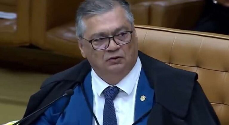 URGENTE: Dino toma nova decisão contra Mario Frias