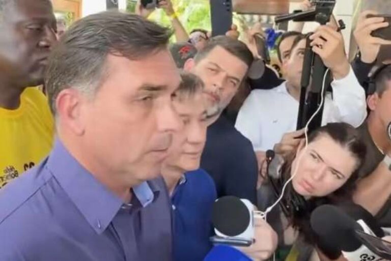 Flávio Bolsonaro quebra o silêncio sobre a interferência política de Dino (veja o vídeo)