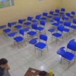 Adolescente ataca professora e tenta matar dentro da sala de aula (veja o vídeo)