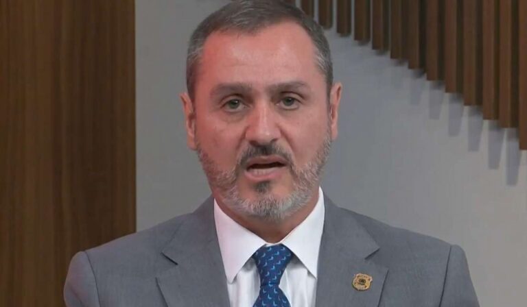 Andrei ofereceu íntegra do celular de Vorcaro a aliados de Moraes, mas alegou invasão de autonomia de Mendonça