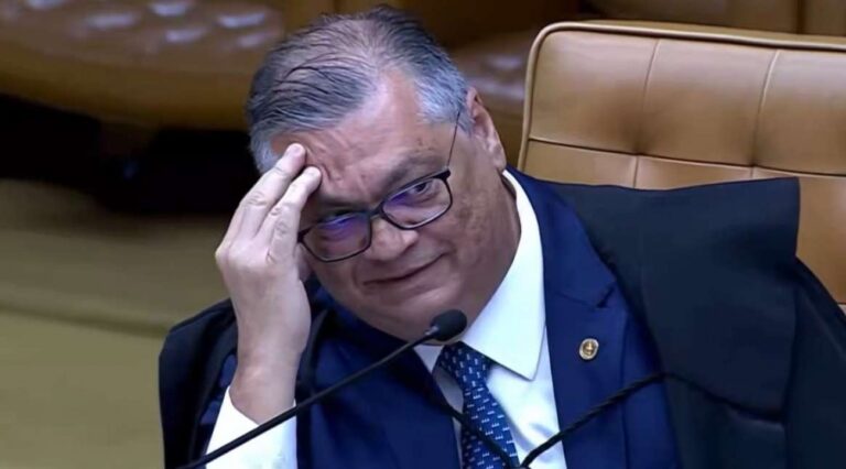Dino tenta fazer brincadeira, mas é imediatamente cortado por Fachin (veja o vídeo)